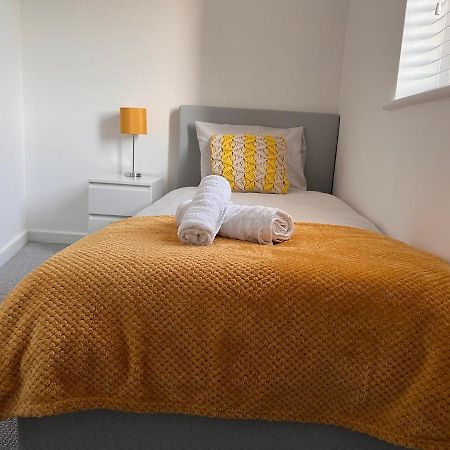 Superb Modern Flat In Northampton, Parking &Evアパートメント エクステリア 写真
